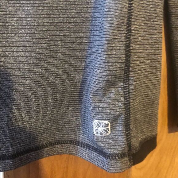 Tek Gear womens fleece lined active wear top. Size small. Gray and black. - Picture 2 of 4